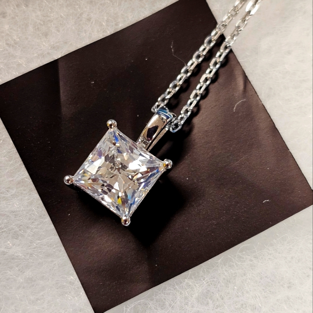Brilliant Pendant necklace